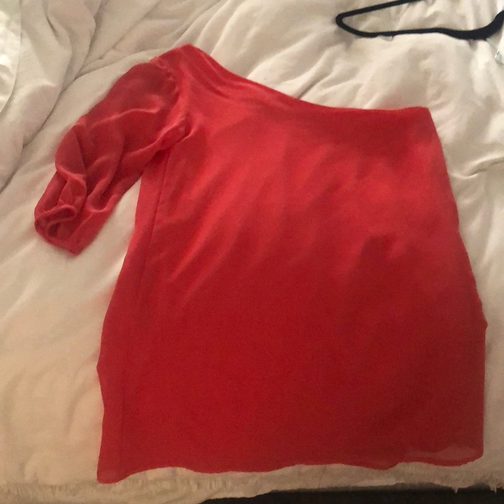 One sleeve short flowing dress
